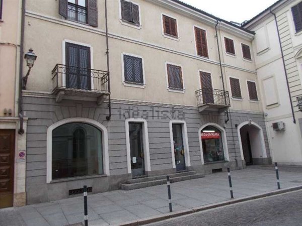 casa indipendente in vendita a Vercelli in zona Centro Città