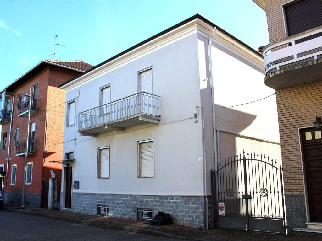 casa indipendente in vendita a Vercelli in zona Zona Belvedere