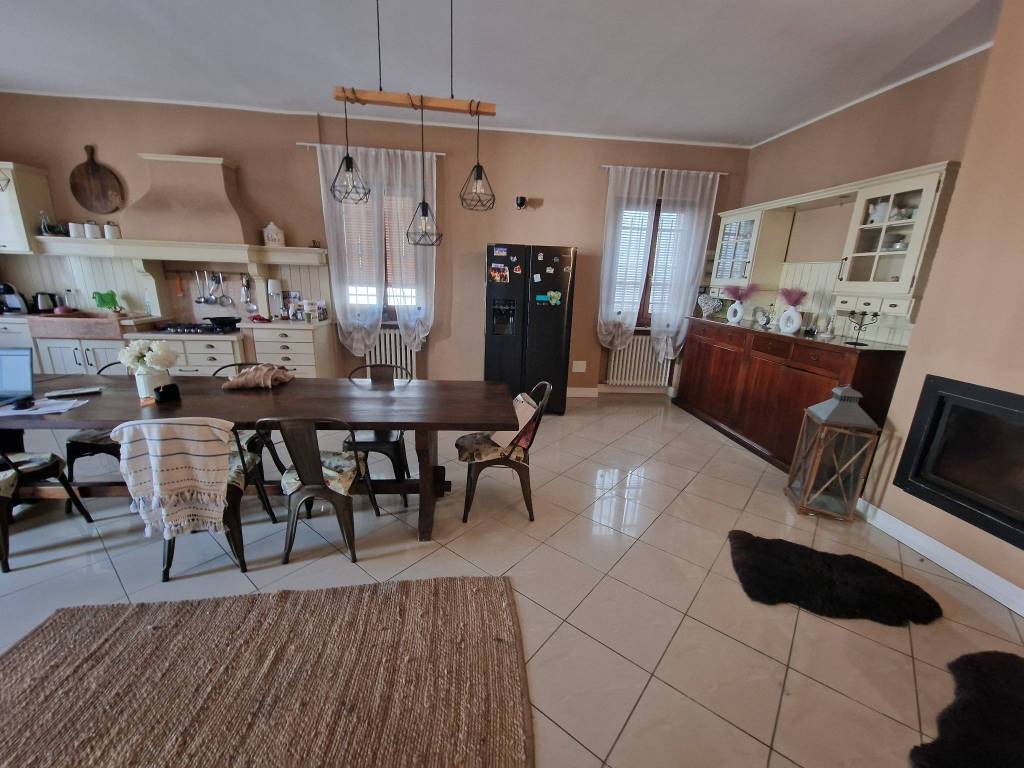 casa indipendente in vendita a Vercelli in zona Centro Città