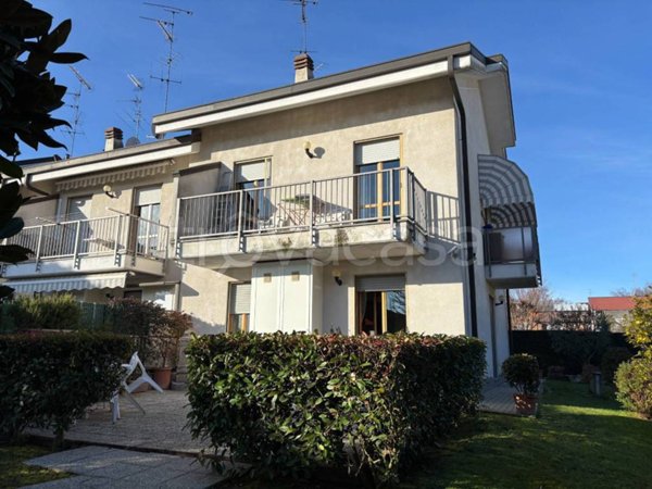casa indipendente in vendita a Vercelli in zona Centro Città