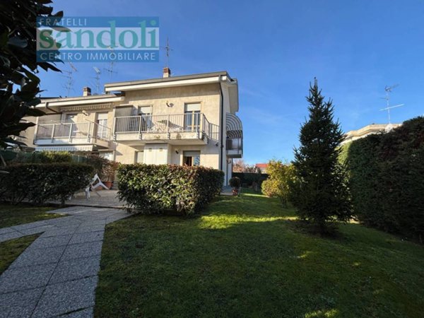 casa indipendente in vendita a Vercelli in zona Centro Città