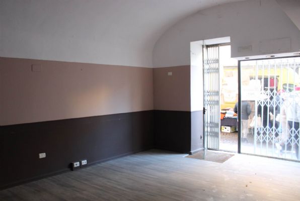 negozio in vendita a Vercelli in zona Centro Città