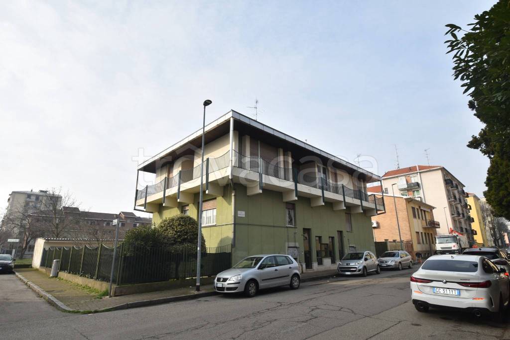 casa indipendente in vendita a Vercelli in zona Via Marco Polo