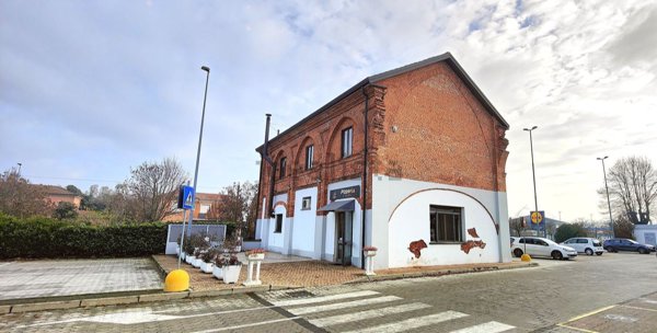 esavano in vendita a Vercelli