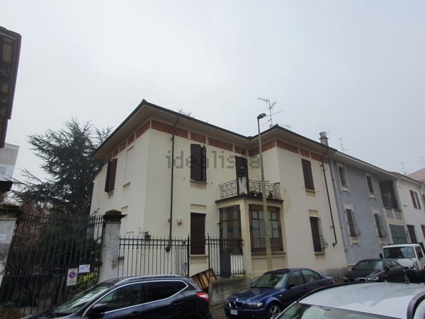 casa indipendente in vendita a Vercelli