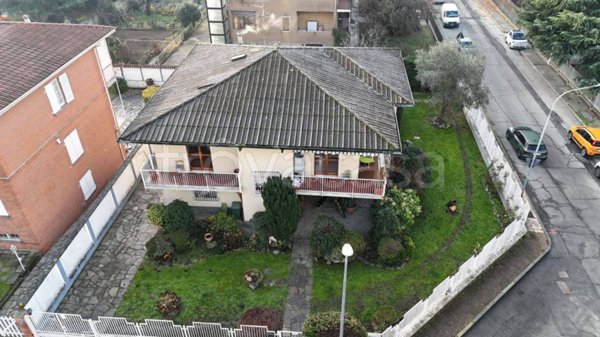 casa indipendente in vendita a Vercelli in zona Centro Città