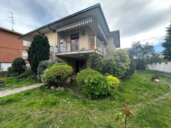 casa indipendente in vendita a Vercelli in zona Centro Città