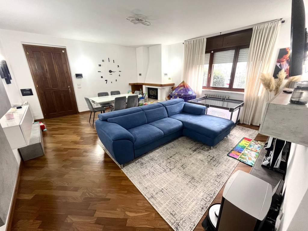 casa indipendente in vendita a Vercelli