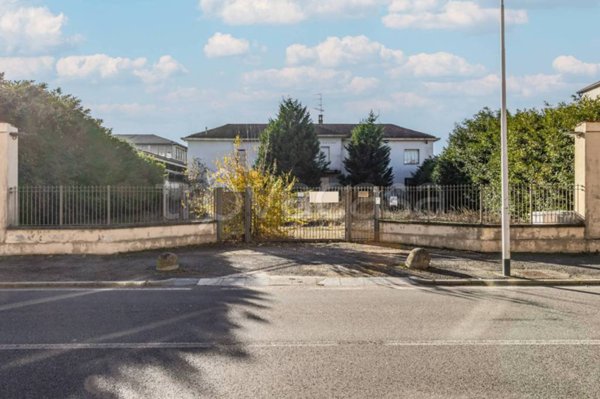 locale di sgombero in vendita a Vercelli