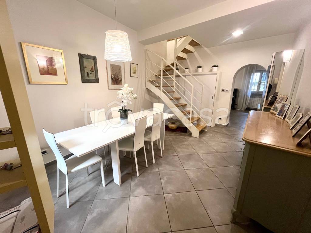 casa indipendente in vendita a Vercelli in zona Centro Città