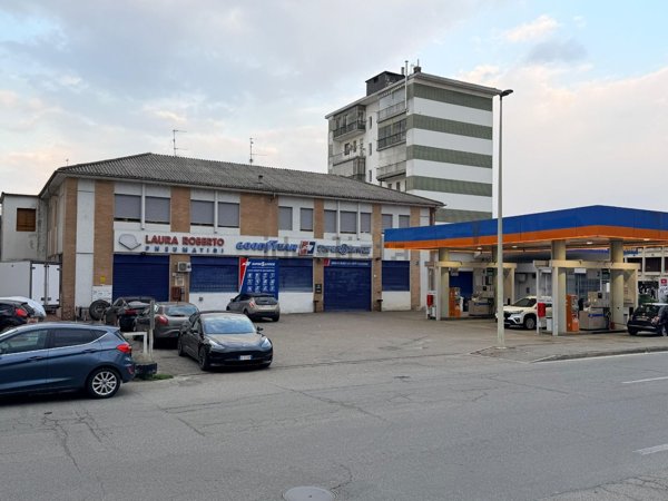 intera palazzina in vendita a Vercelli in zona Centro Città