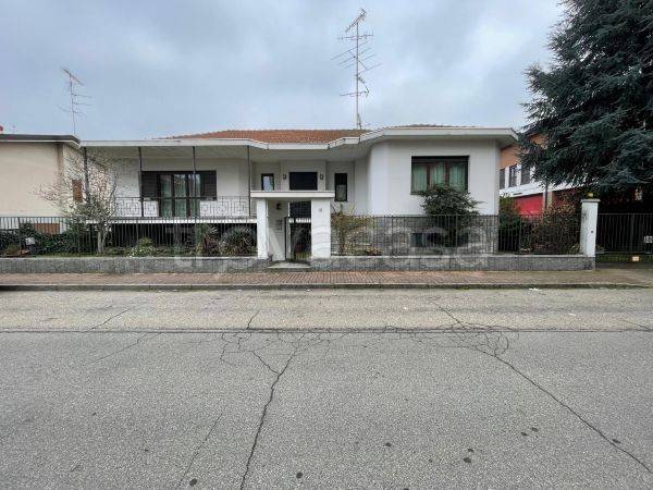 casa indipendente in vendita a Vercelli