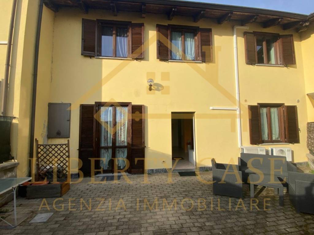 casa indipendente in vendita a Vercelli in zona Porta Torino