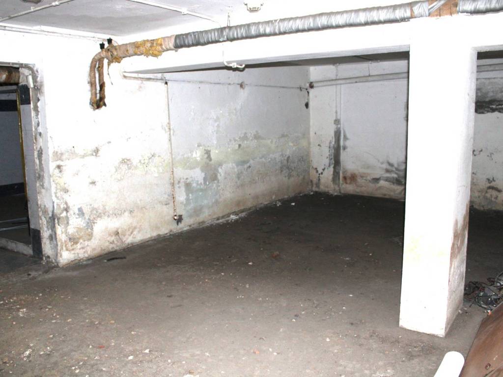 locale commerciale in vendita a Vercelli