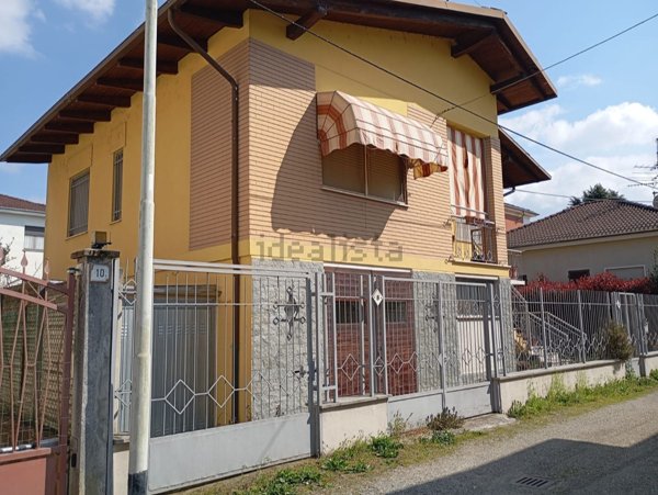 casa indipendente in vendita a Vercelli