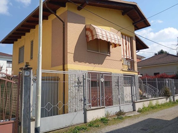 casa indipendente in vendita a Vercelli in zona Zona Belvedere