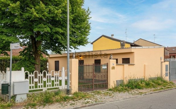 casa indipendente in vendita a Vercelli