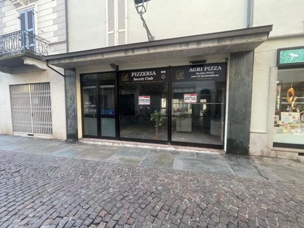 locale commerciale in vendita a Vercelli