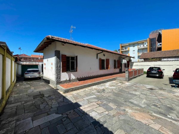 casa indipendente in vendita a Vercelli