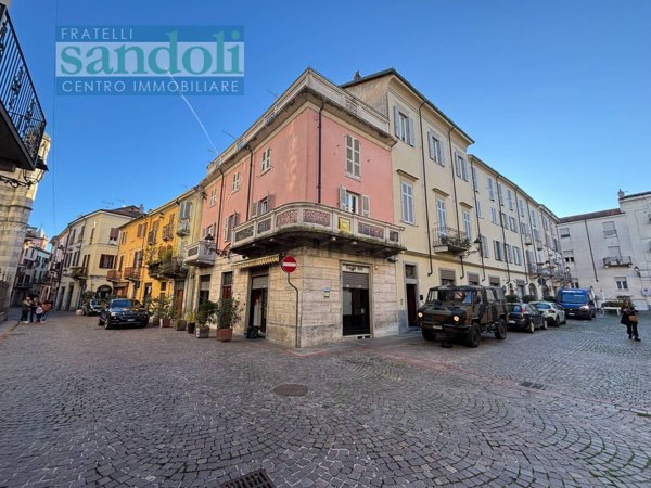 casa indipendente in vendita a Vercelli in zona Centro Città