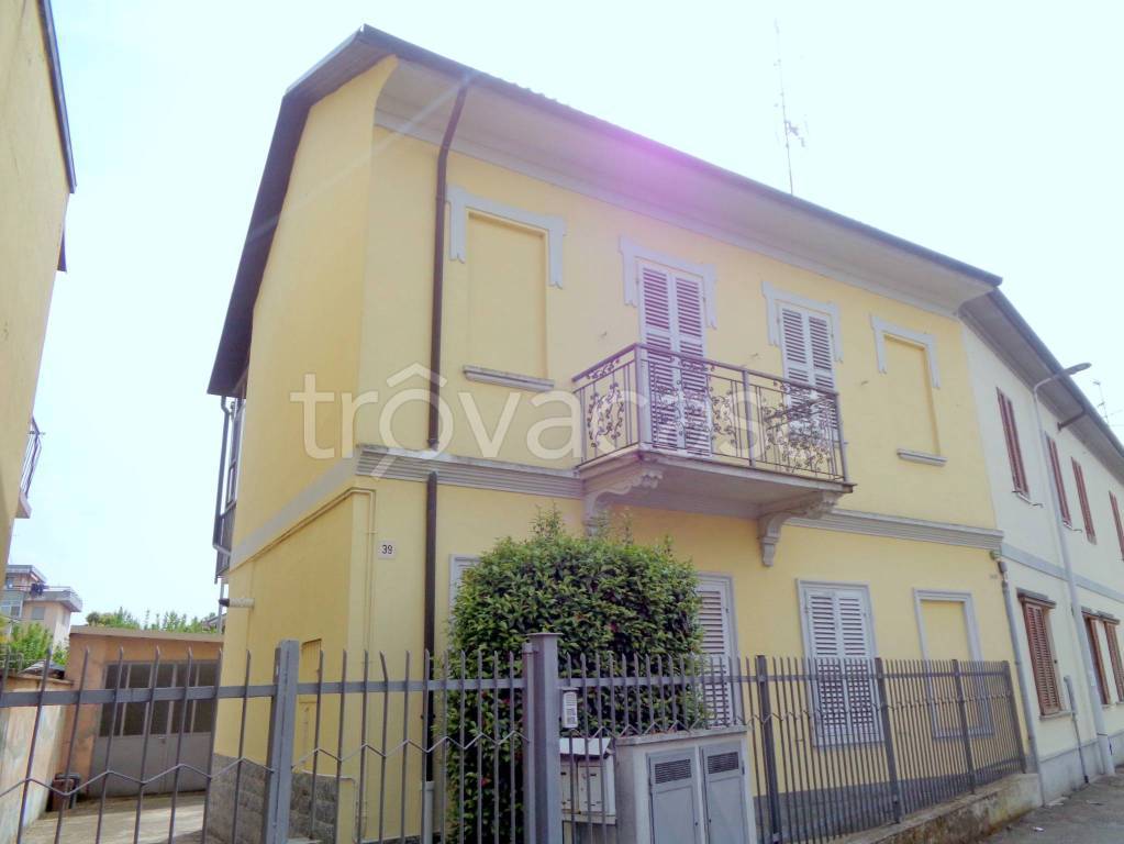 casa indipendente in vendita a Vercelli