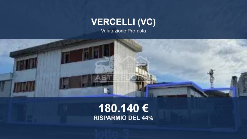 locale commerciale in vendita a Vercelli