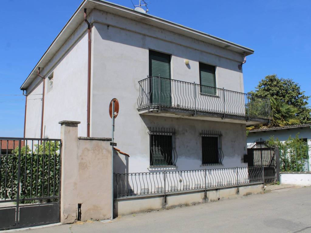 casa indipendente in vendita a Vercelli