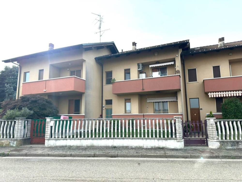 casa indipendente in vendita a Vercelli
