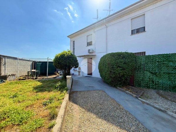casa indipendente in vendita a Vercelli in zona Centro Città