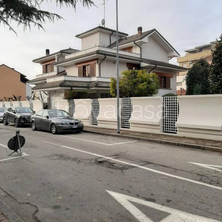 casa indipendente in vendita a Vercelli