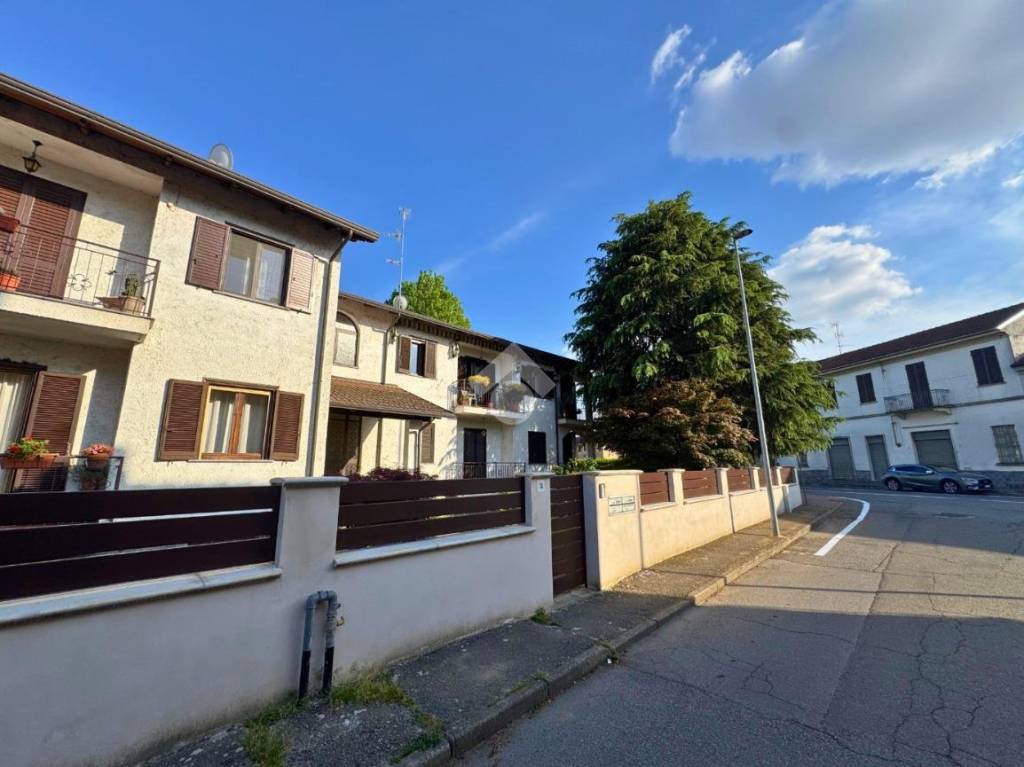 casa indipendente in vendita a Vercelli in zona Cappuccini