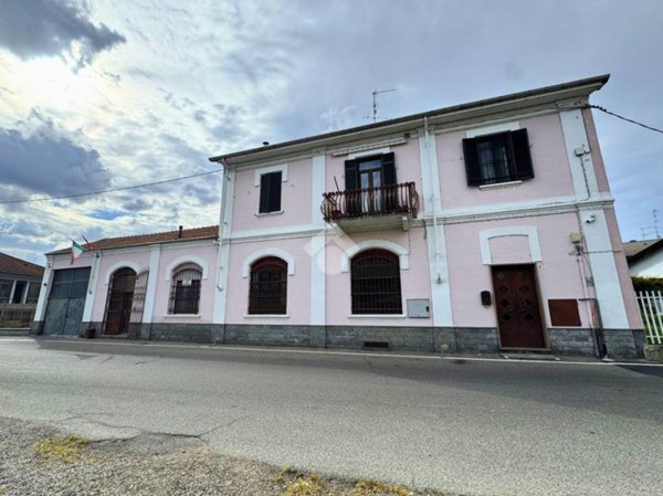 casa indipendente in vendita a Vercelli in zona Carengo