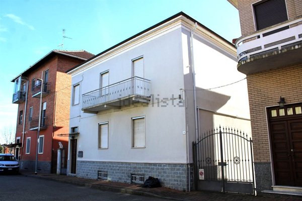 casa indipendente in vendita a Vercelli in zona Zona Belvedere