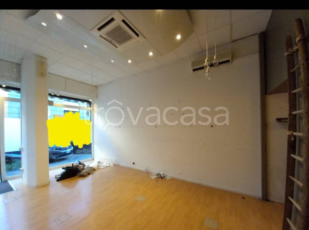 negozio in vendita a Vercelli in zona Centro Città