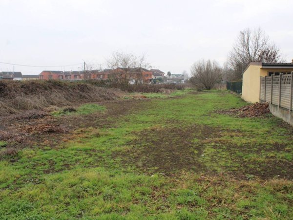 terreno edificabile in vendita a Vercelli in zona Cappuccini