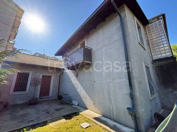 casa indipendente in vendita a Vercelli in zona Ospedale