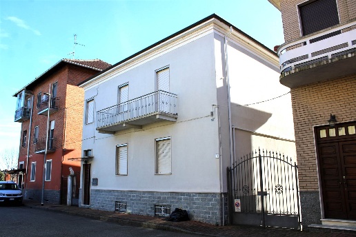 casa indipendente in vendita a Vercelli in zona Zona Belvedere
