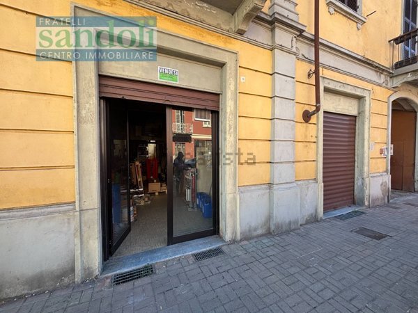 locale commerciale in vendita a Vercelli