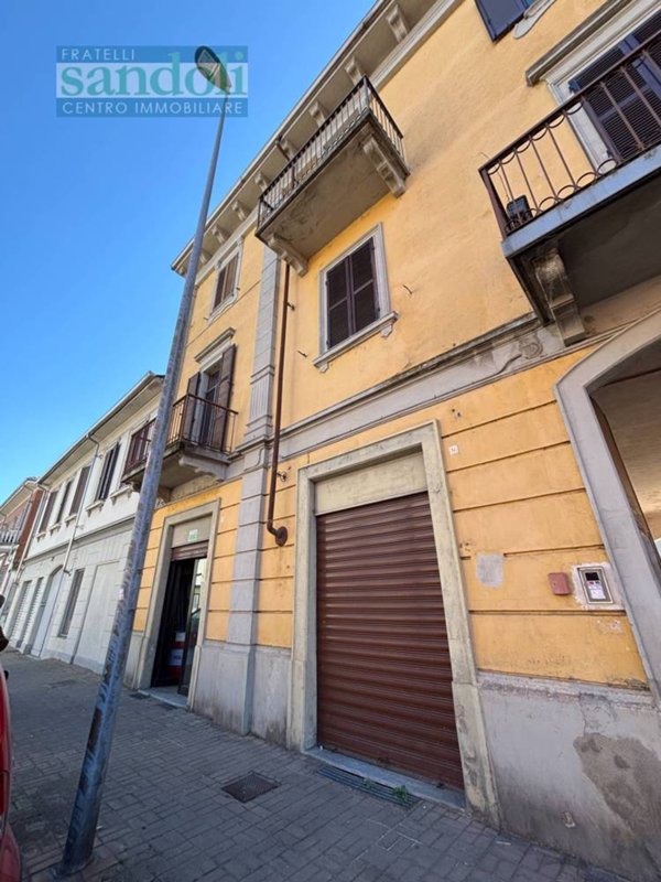 locale commerciale in vendita a Vercelli