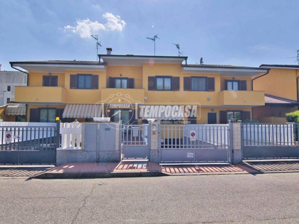 casa indipendente in vendita a Vercelli
