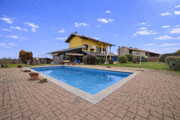 casa indipendente in vendita a Vercelli
