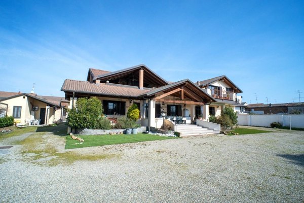 casa indipendente in vendita a Vercelli