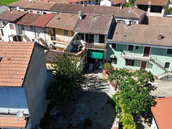 casa indipendente in vendita a Vercelli in zona Cappuccini