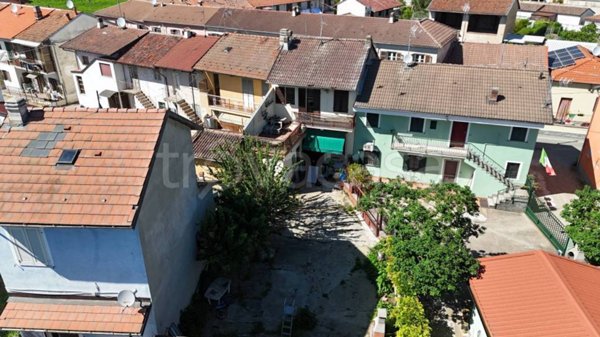 casa indipendente in vendita a Vercelli in zona Cappuccini