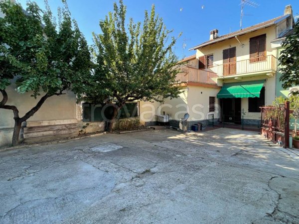 casa indipendente in vendita a Vercelli in zona Cappuccini