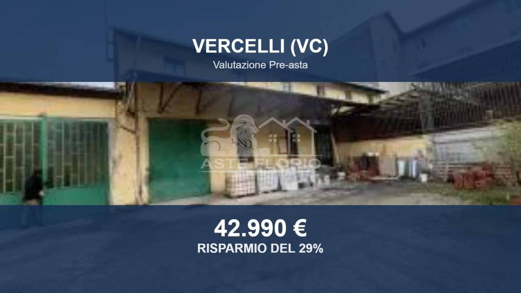 locale commerciale in vendita a Vercelli