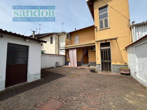 casa indipendente in vendita a Vercelli in zona Cappuccini