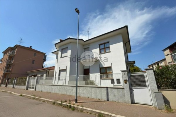 casa indipendente in vendita a Vercelli in zona Ospedale