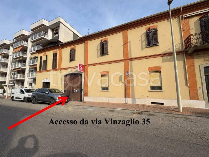 locale commerciale in vendita a Vercelli