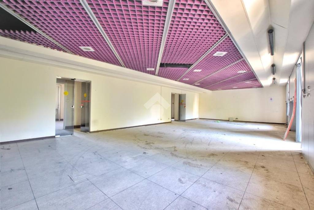 ufficio in vendita a Vercelli in zona Centro Città